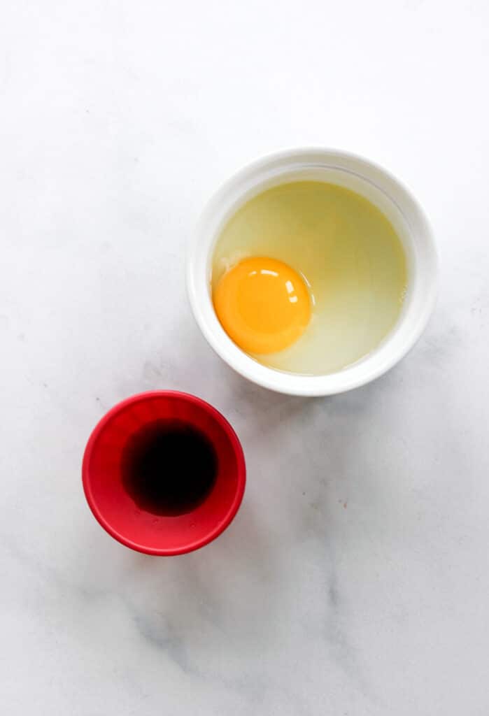 Egg and vanilla in bowls.