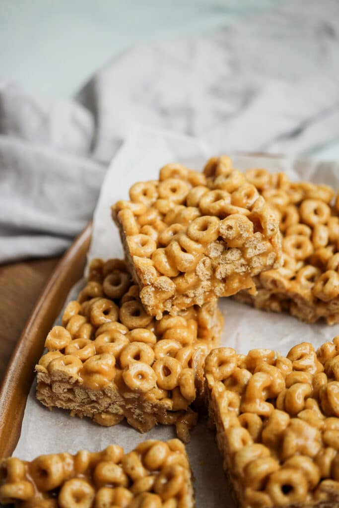 No Bake Peanut Butter Cheerio Bars - Run to the Table