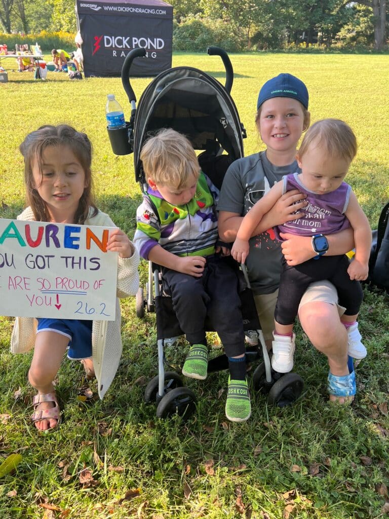 Cheer squad holding up a running sign.